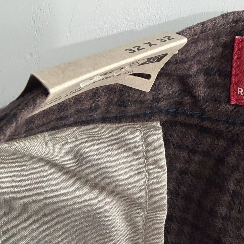 Levis levi brown
